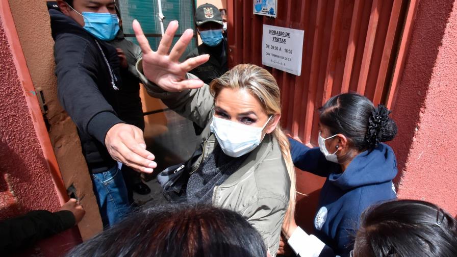 Justicia de Bolivia autoriza trasladar a la expresidenta Áñez de la cárcel a una clínica