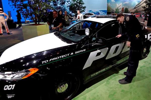 Ford modifica el software de vehículos policiales para “quemar” coronavirus
