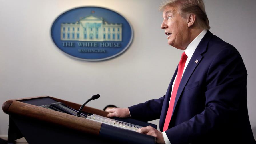 Trump y gobernadores demócratas compiten por ver quién reabre EE.UU.