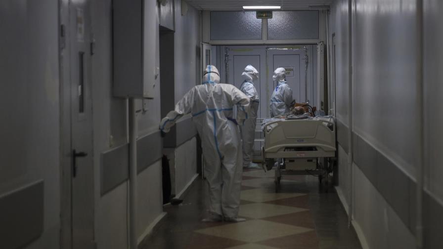 Fuerte brote de COVID-19 en Rusia: 1,200 muertes en un día