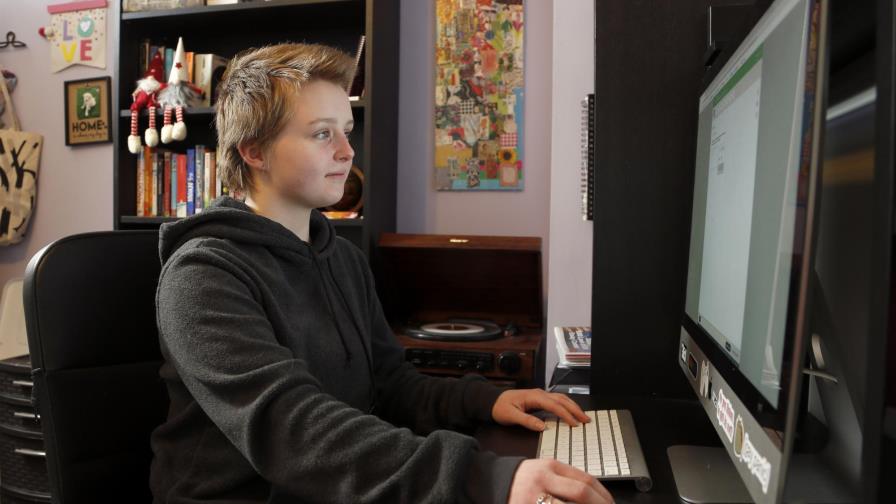 Un año de clases remotas revela brecha entre estudiantes Un año de clases remotas revela brecha entre estudiantes