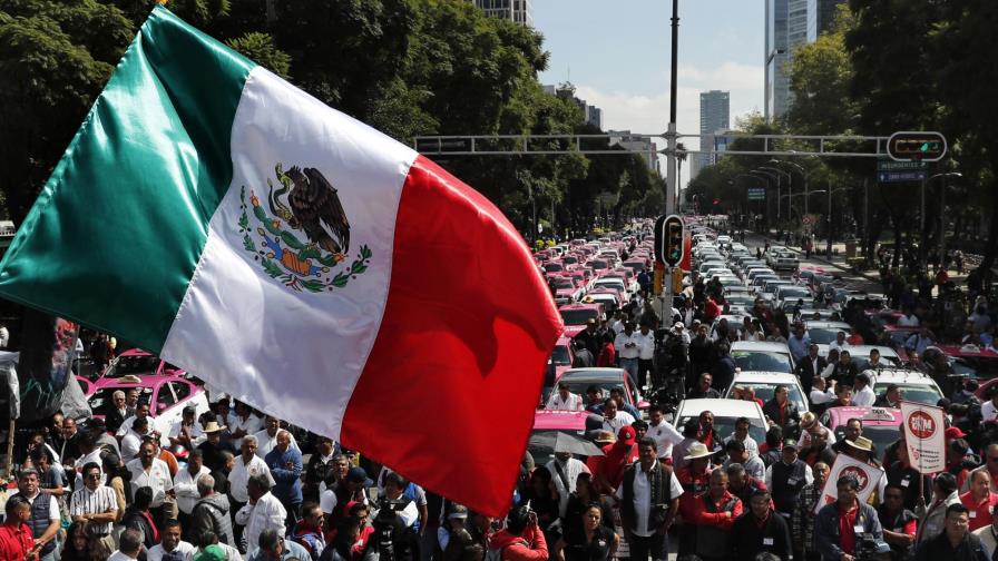México: Taxis y gobierno anuncian acuerdo tras día protestas