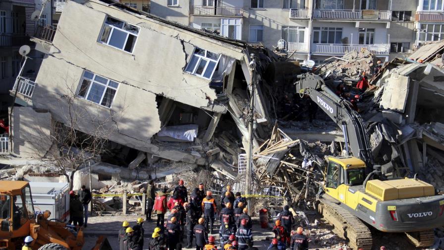 Aumenta a 29 cifra de muertos por sismo en este de Turquía