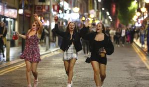 Inglaterra tendrá sistema de confinamiento en tres etapas