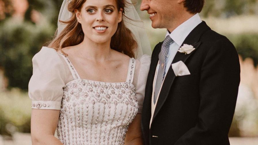 El vestido de Isabel II que usó la princesa Beatriz en su boda secreta El vestido de Isabel II que usó la princesa Beatriz en su boda secreta