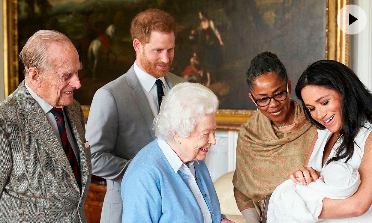 El día que conoció a su biznieto Archie, hijo del príncipe Harry con Meghan Markle. 