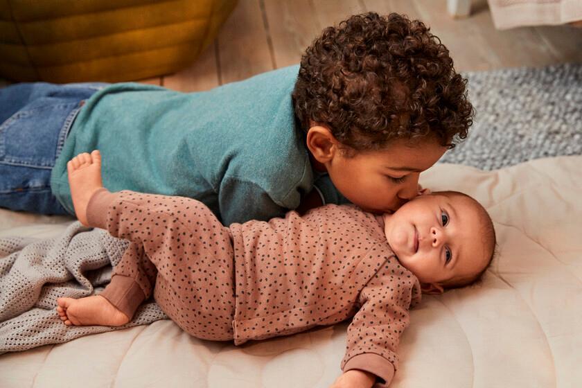 H&M lanza prendas extensibles que se adaptan al crecimiento del bebé