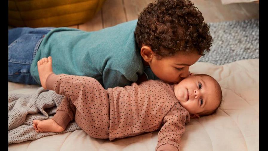 H&M lanza prendas extensibles que se adaptan al crecimiento del bebé