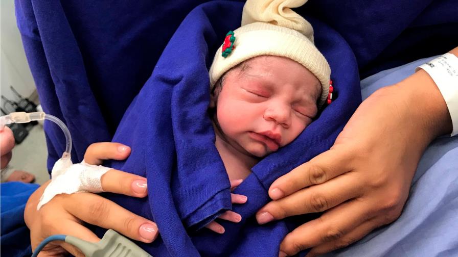 El trasplante de útero de un cadáver es “un ejemplo al mundo”, afirma médico