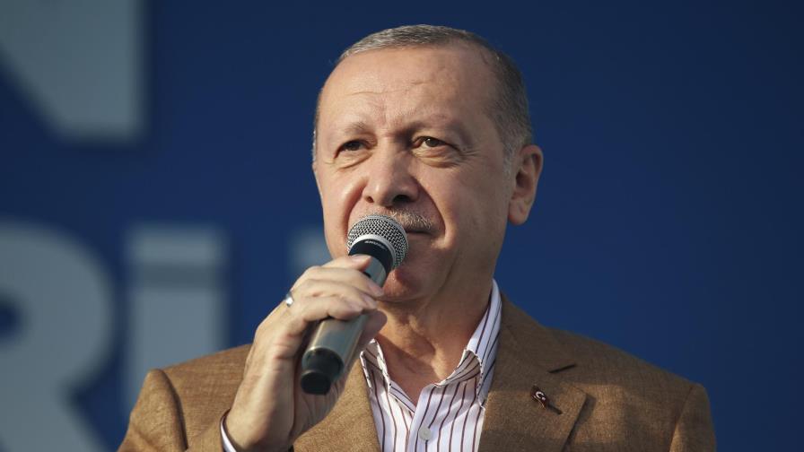 Presidente de Turquía reta a EEUU a imponerle sanciones
