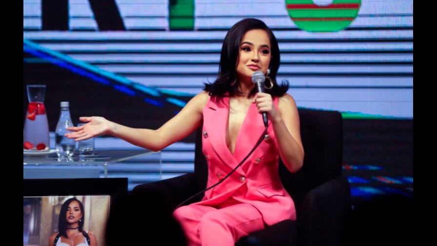 Becky G lanzará la próxima semana su primer álbum, “Mala Santa”
