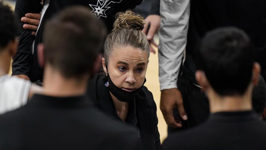 Becky Hammon hace historia con Spurs, que caen ante Lakers
