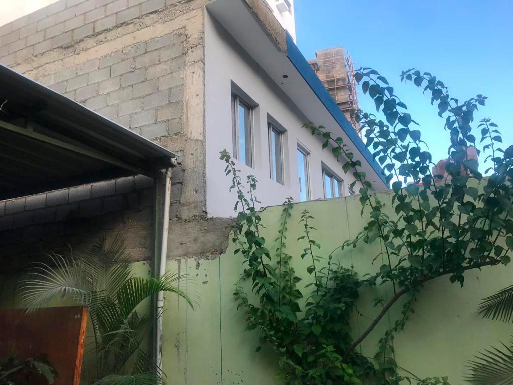 Así estuvo la primera construcción, luego se subió la pared por completo.