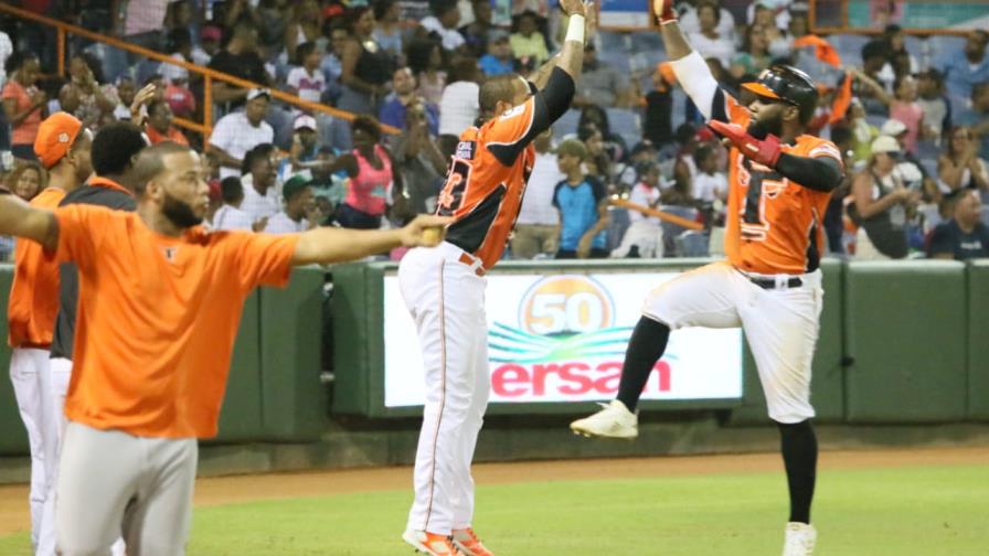 Toros derrotan a Estrellas; consiguen su noveno triunfo como dueños de casa