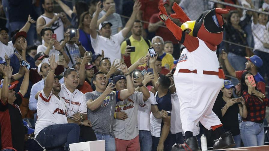 Fanáticos venezolanos se desahogan en Serie del Caribe