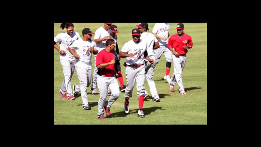 Los Leones del Escogido cumple 98 años