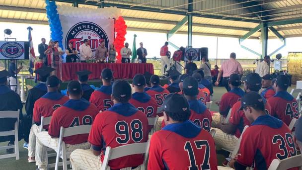 Academia de Mellizos gradúa primera promoción de prospectos