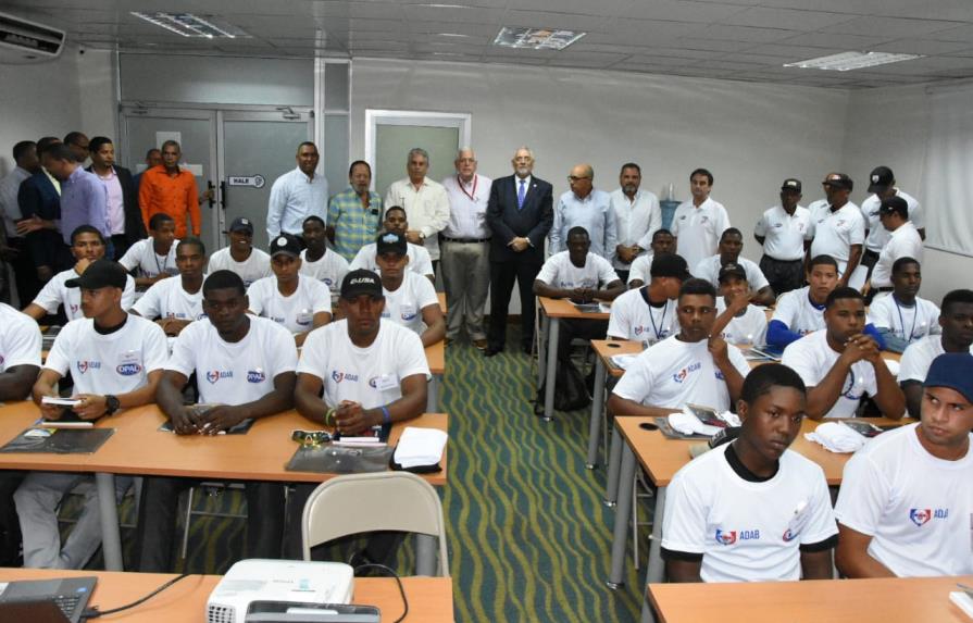 Academia Dominicana de Árbitros de Béisbol empieza sus clases