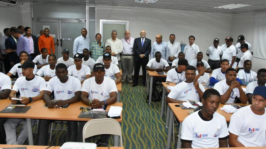 Academia Dominicana de Árbitros de Béisbol empieza sus clases