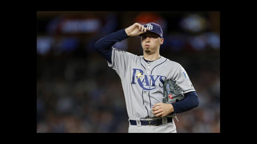 Blake Snell poncha a 13 y Rays blanquean a Rockies