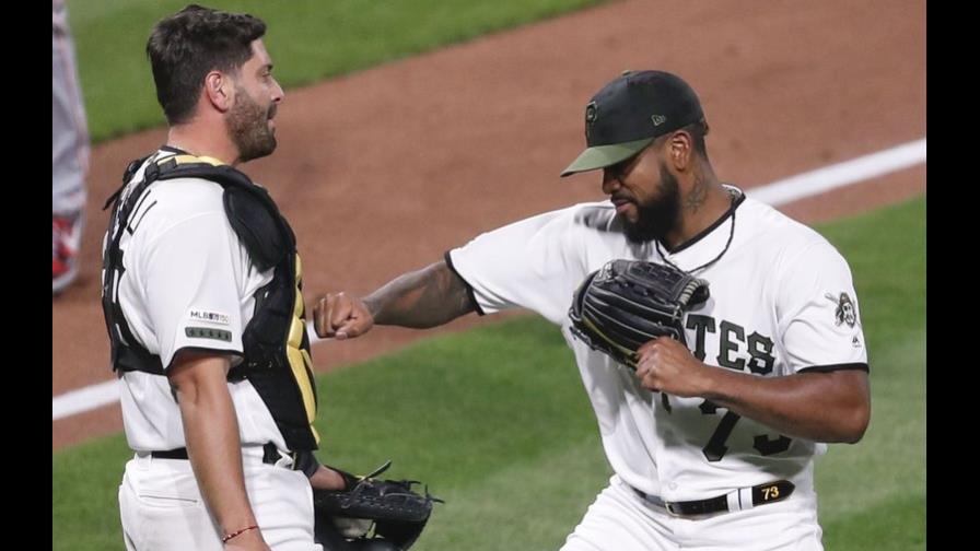 Jordan Lyles y bullpen de Piratas blanquean a Rojos