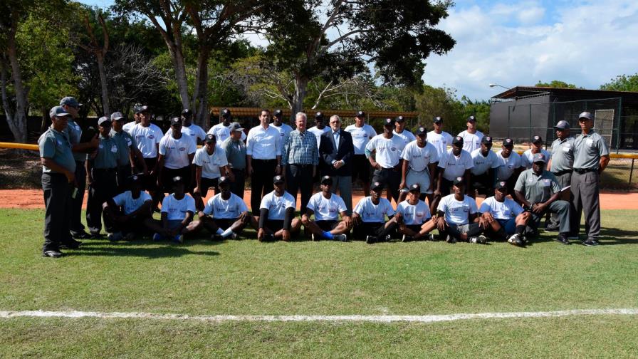 Jorge Pérez respalda Academia Dominicana de Árbitros de Béisbol