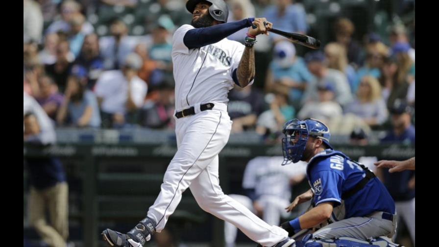 Domingo Santana impulsa cinco carreras y Marineros vencen a Reales