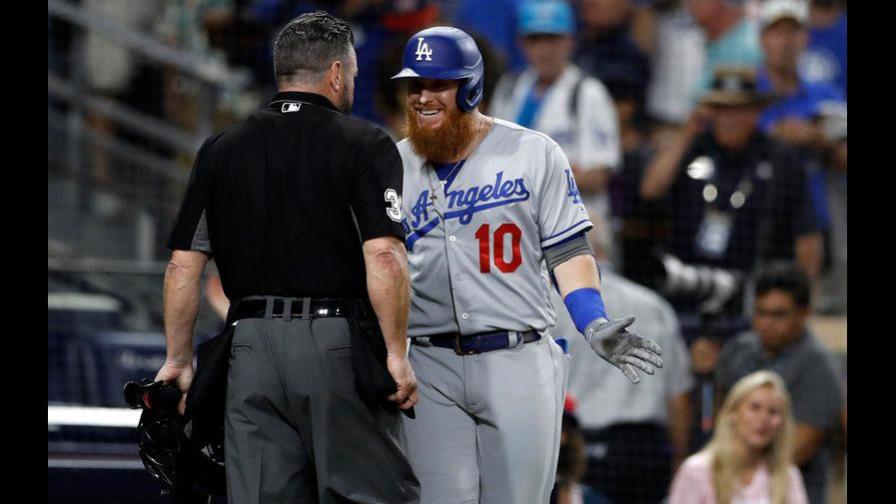 JustinTurner, de Dodgers, suspendido un juego por tocar a un umpire