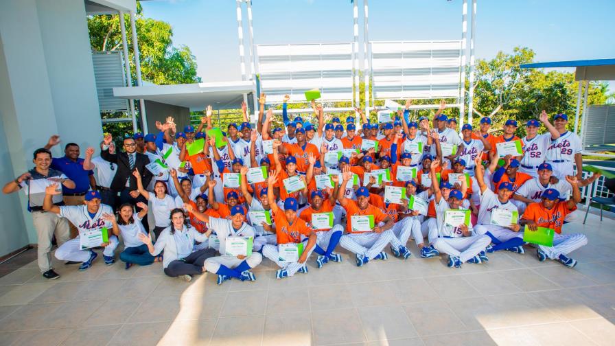 BHD León capacita a prospectos de Grandes Ligas 