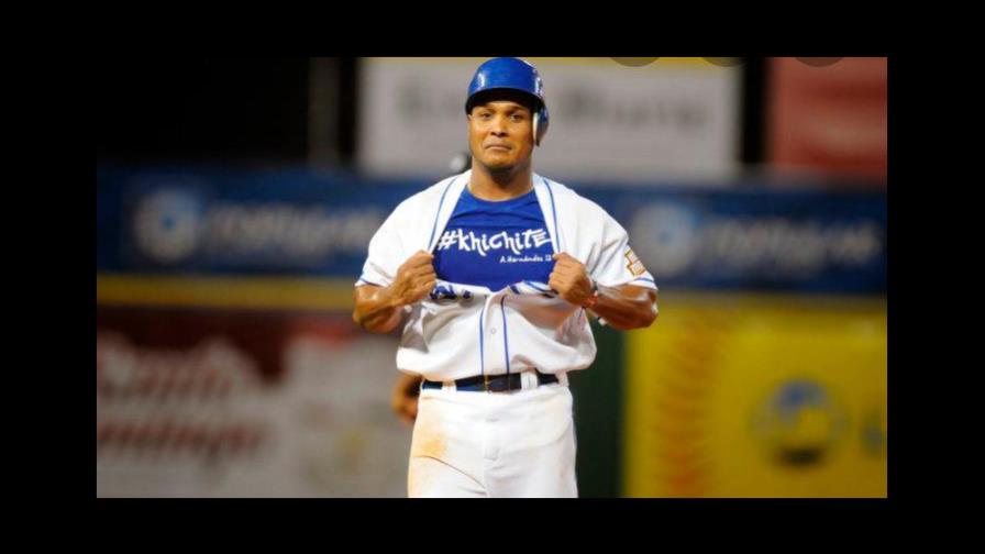 Anderson Hernández firma con las Estrellas tras ser despedido por el Licey