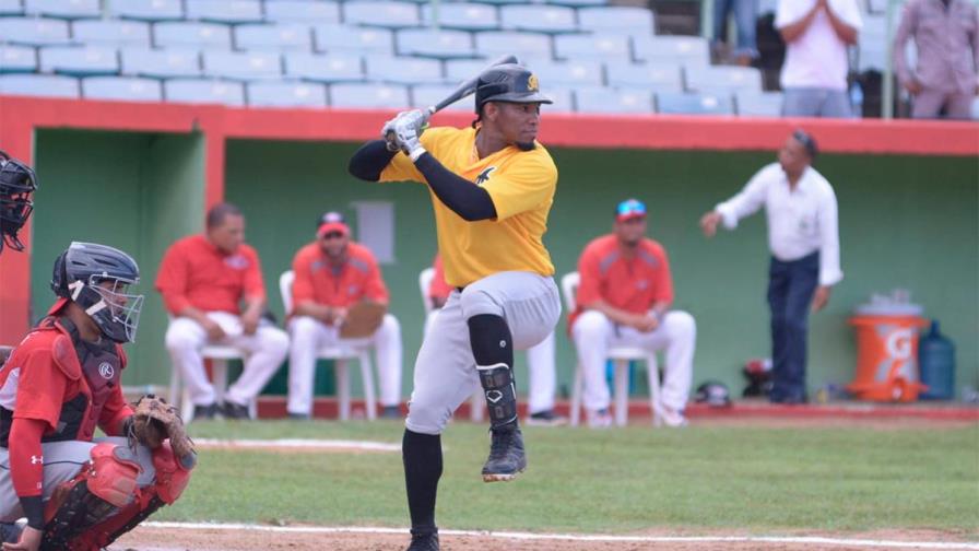 Con rally de siete carreras en el noveno las Águilas dejaron en el terreno a los Leones