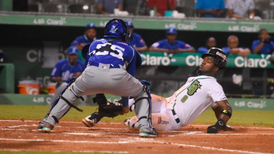 Con jonrón de dos carreras de Juan Kelly, Licey vence a Estrellas en diez entradas 
