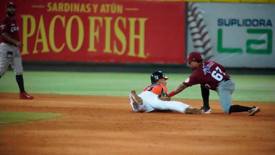Con tres tiples, Gigantes vencen a Toros Con tres tiples, Gigantes vencen a Toros