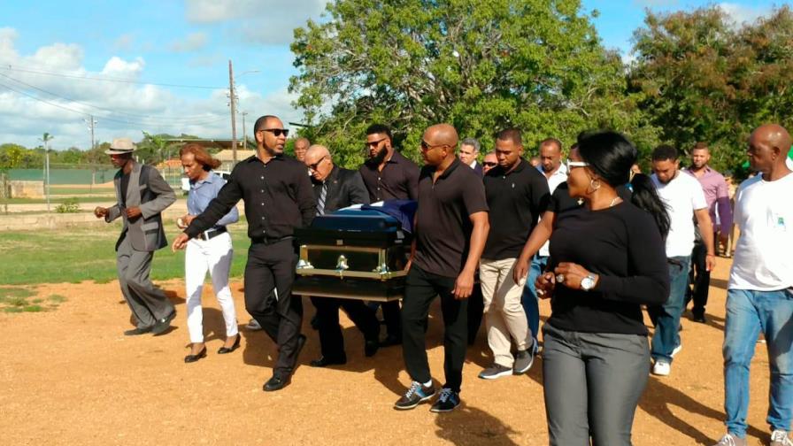 Sepultan al padre de Edwin Encarnación en La Romana