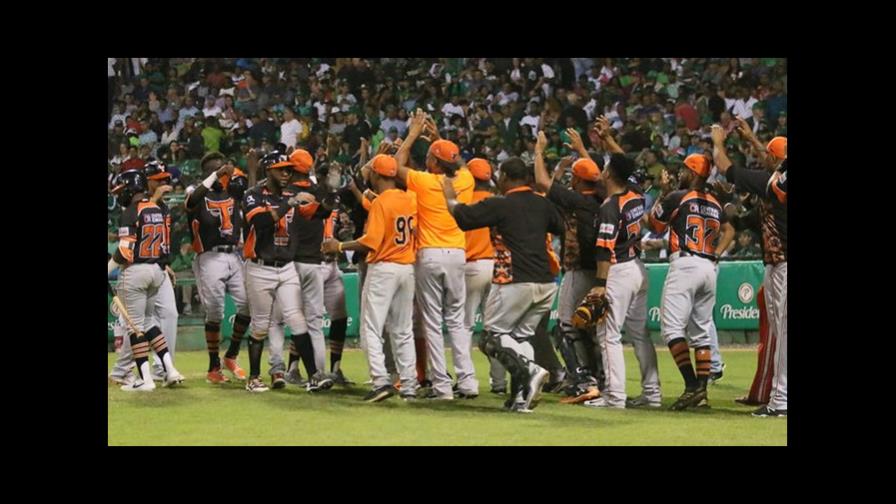Estadio Francisco Micheli sufre avería eléctrica 