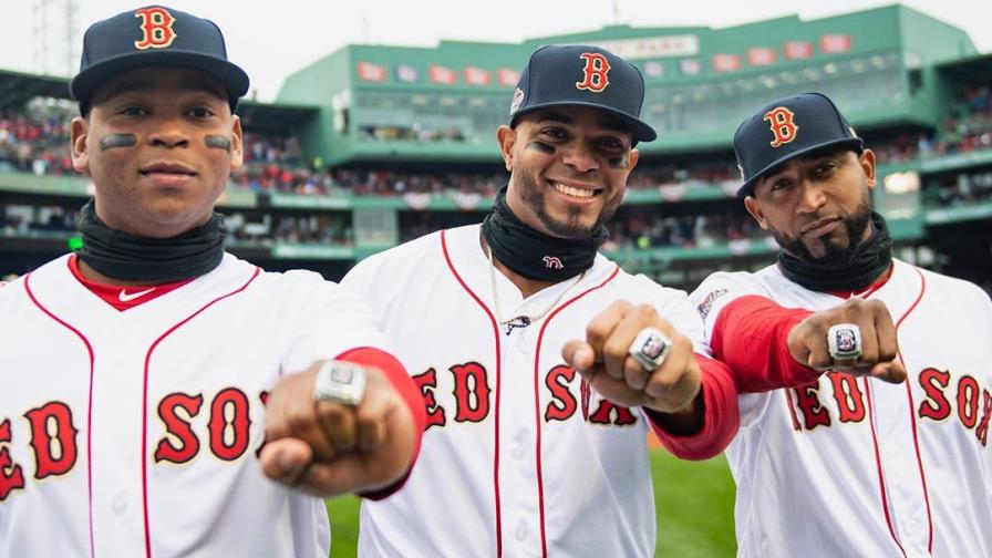 Los Medias Rojas de Boston recibieron sus anillos de campeón