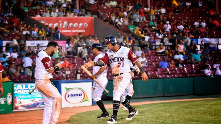Bateo de Moisés Sierra lidera victoria de Gigantes ante Estrellas Bateo de Moisés Sierra lidera victoria de Gigantes ante Estrellas