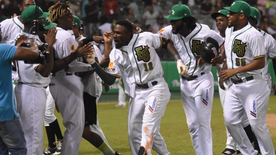 Estrellas se alejan en la punta y hunden a las Águilas en el sótano Estrellas se alejan en la punta y hunden a las Águilas en el sótano