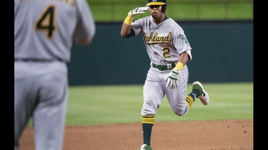 Khris Davis accede a extensión de dos años con Atléticos