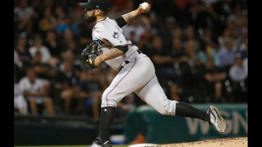Sergio Romo se une a los Mellizos en Chicago luego de canje Sergio Romo se une a los Mellizos en Chicago luego de canje