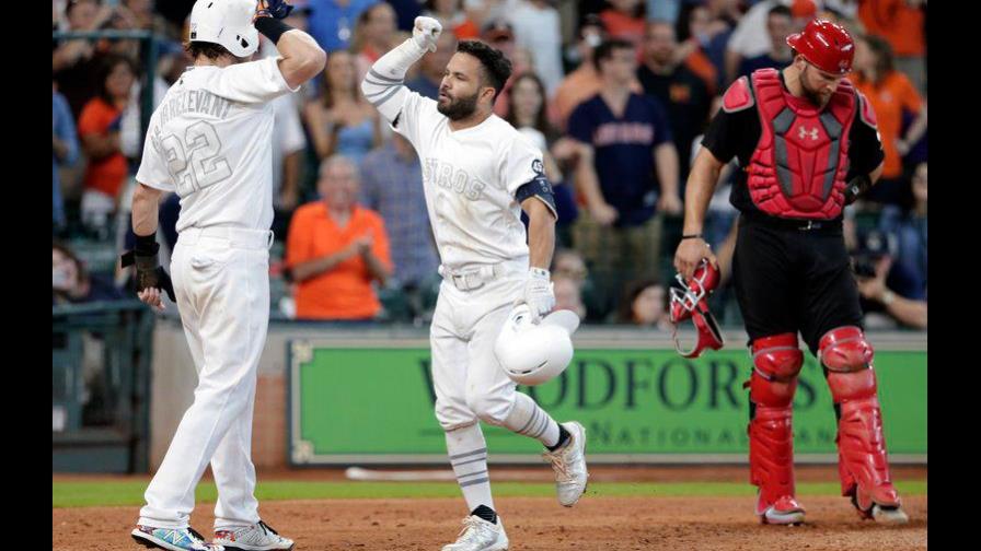 José Altuve jonronea y Astros aplastan a Angelinos José Altuve jonronea y Astros aplastan a Angelinos