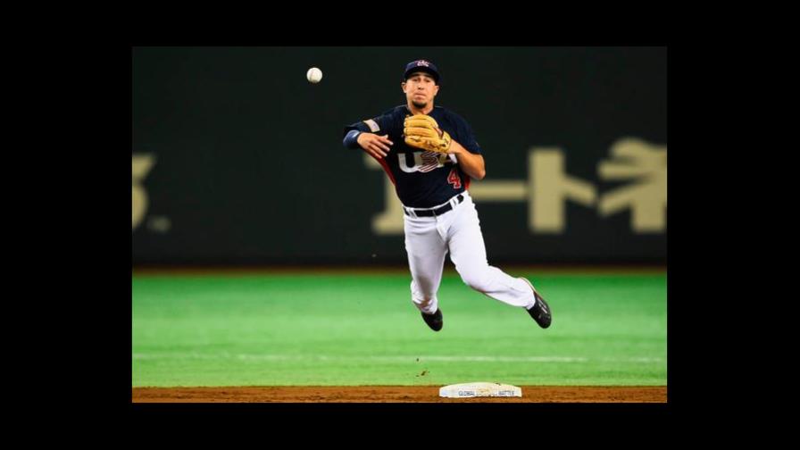 Las Estrellas Orientales contratan a Elliot Soto