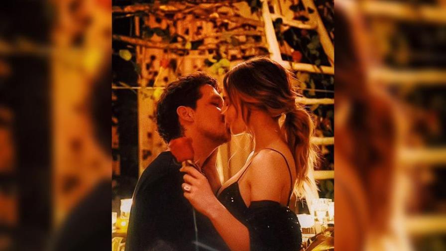 Belinda y Christian Nodal se comprometen a menos de un año juntos