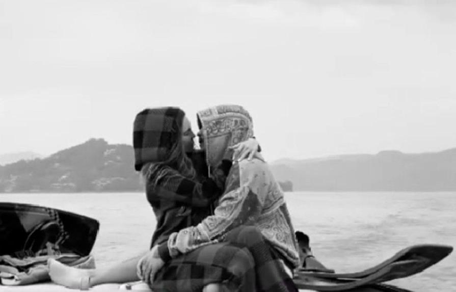 Video | El apasionado beso de Belinda y Christian Nodal que enciende las redes sociales