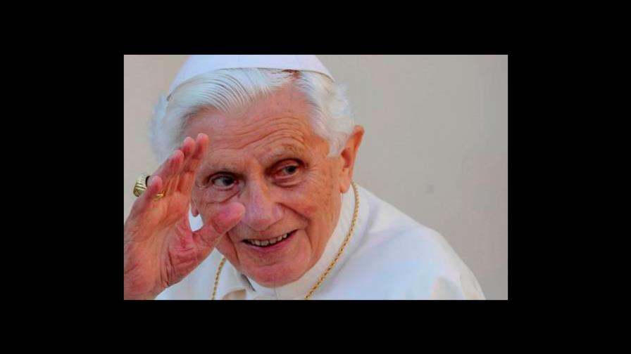 Benedicto XVI pide retirar su firma del polémico libro que defiende celibato