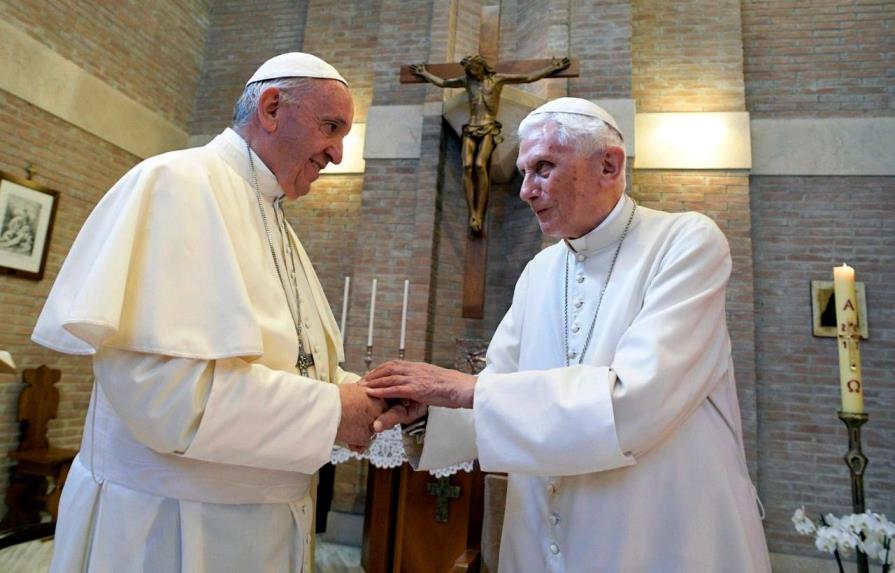 Guerra en el Vaticano por libro en el que se defiende el celibato 