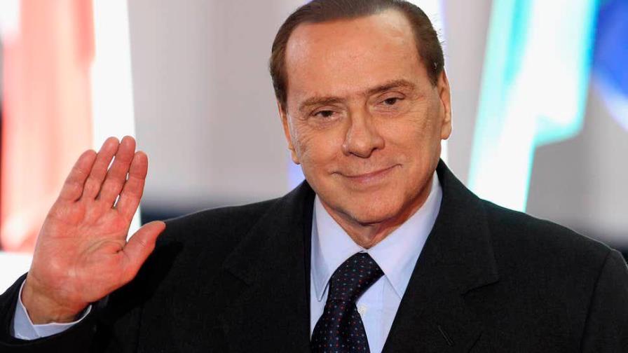 Berlusconi sigue ingresado tras caída en el congreso Berlusconi sigue ingresado tras caída en el congreso