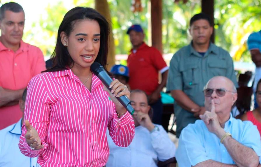 Betty Gerónimo anuncia apoyo a Hipólito; dice que el país lo necesita por serio