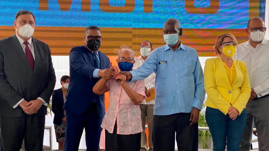 Gobierno inaugura proyecto habitacional y avenida circunvalación en San Juan 