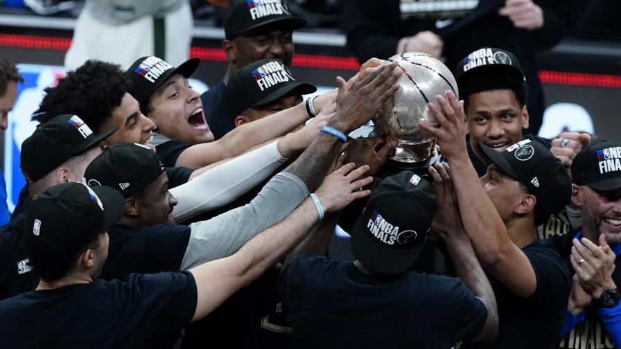 NBA: Bucks ganan 118-97 a Hawks y disputarán la final a Suns